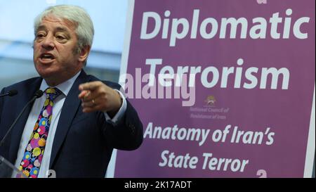 Bruxelles, Belgio. 16th Set, 2022. L'ex Presidente del Parlamento britannico John Bercow ha illustrato durante un momento di stampa la pubblicazione del libro "Diplomatic Terrorism, Anatomy of Iranian state Terror" con la partecipazione di Betancourt, ex senatore e candidato presidenziale colombiano, Bercow, ex Presidente del Parlamento britannico e senatore statunitense Torricelli, A Bruxelles, venerdì 16 settembre 2022. BELGA PHOTO BENOIT DOPPAGNE Credit: Belga News Agency/Alamy Live News Foto Stock