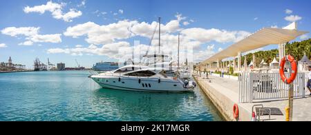 Recintato di sezione per yacht e mega yacht nel porto di Malaga, Costa del Sol, Andalusia, Spagna. Foto Stock