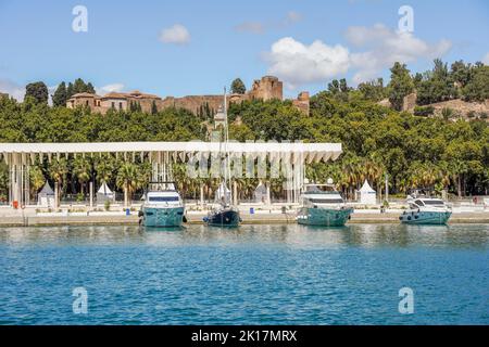 Recintato di sezione per yacht e mega yacht nel porto di Malaga, Costa del Sol, Andalusia, Spagna. Foto Stock