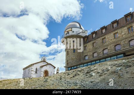 Stazione ferroviaria di Gornergrat, Svizzera. Monte Cervino visibile sullo sfondo Foto Stock