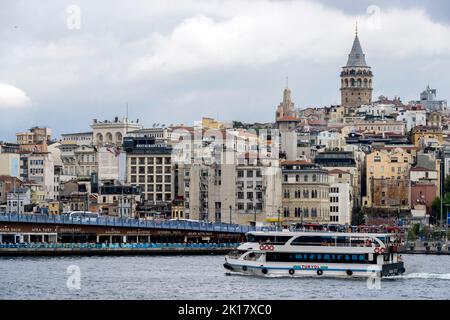 Türkei, Istanbul, Galatabrücke und Galataturm Foto Stock