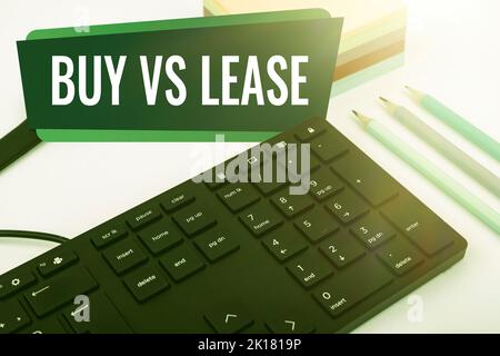 Segno di scrittura della mano Buy Vs Lease. L'idea di affari possiede qualcosa contro gli svantaggi di vantaggi di prestito di IT Foto Stock