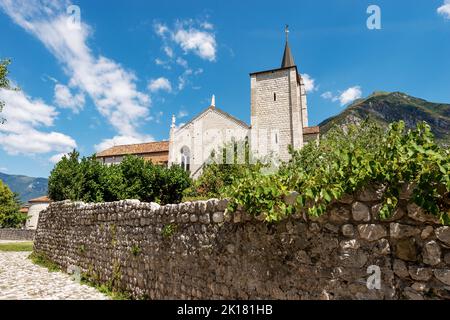 Venzone, Cattedrale medievale, Chiesa di Sant'Andrea Apostolo, 1308. Distrutta dal terremoto del 1976 e dal Battistero o Cappella di San Michele. Foto Stock