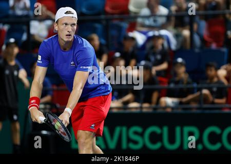 Il ceco Jiri Lehecka in azione durante la Coppa Davis - World Group i combatto contro Daniel Cukierman di Israele a Tel Aviv, Israele, 16 settembre 2022. ( Foto Stock