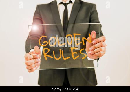 Scrittura a mano segno Golden Rules. Internet Concept principio di base che dovrebbe essere seguito principio importante Foto Stock