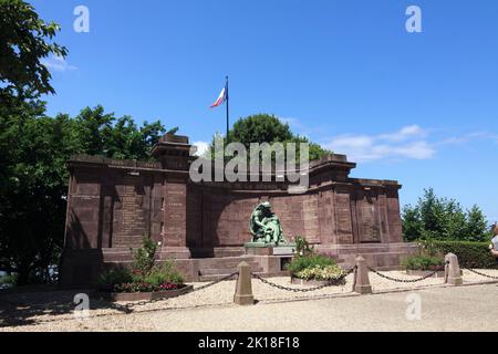 Hendaye, Paesi Baschi francesi, Francia: Monumento commemorativo ai caduti nelle guerre mondiali del 1st e 2nd. Foto Stock