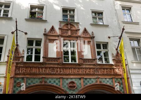 Handwerkervereinshaus (ex Casa dell'Associazione degli artigiani). Edificio in mattoni costruito nel 1904/1905. Vecchio quartiere Spandauer. Mitte, Berlino. Germania Foto Stock