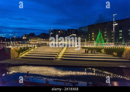 Il carbone cade Yard di notte, Handyside area, King's Cross urban Regeneration, Londra, Inghilterra, Regno Unito Foto Stock