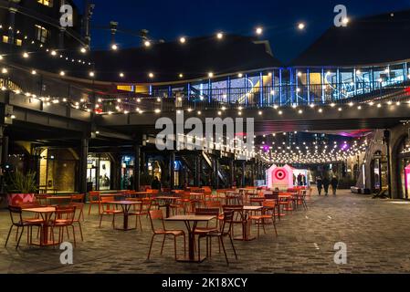 Il carbone cade Yard di notte, Handyside area, King's Cross urban Regeneration, Londra, Inghilterra, Regno Unito Foto Stock