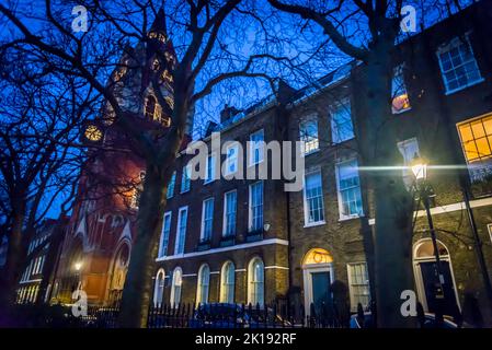 Union Chapel, in stile gotico vittoriano, chiesa del 19th secolo e sede di musica dal vivo, commedia e parole pronunciate. Upper Street, Islington, Londra, Inghilterra, Regno Unito Foto Stock