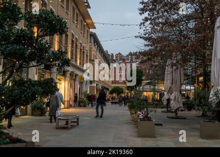 Duke of Yours Square, pedonale con negozi di lusso, Chelsea, Londra, Inghilterra, Regno Unito Foto Stock