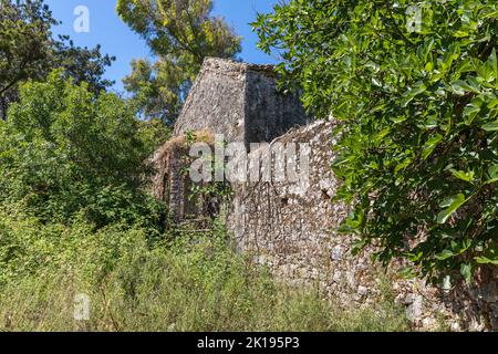 Rovine del monastero di Agia Ekaterini sull'isola di Corfù, Grecia Foto Stock