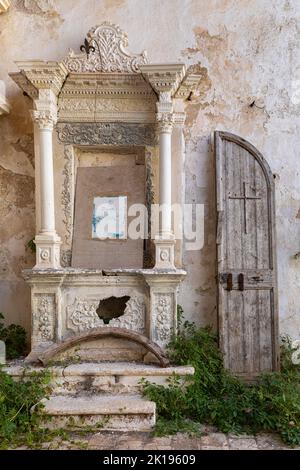 Rovine del monastero di Agia Ekaterini sull'isola di Corfù, Grecia Foto Stock