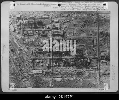 Il Braunkohle Benzin A.G., impianto di produzione di olio sintetico nazista a Magdeburg / Rothensee, Germania, è stato messo fuori produzione da noi 8th attacchi dell'aeronautica all'inizio di questo mese come Reconnaissance Pictures Show. Il danno, che è grave, è distribuito su Endir Foto Stock