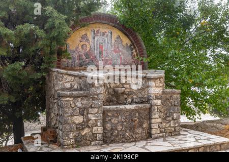Cortile del monastero di Pantokrator sull'isola di Corfù, Grecia Foto Stock
