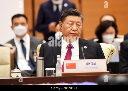 Samarcanda, Uzbekistan. 16th Set, 2022. Il presidente cinese Xi Jinping partecipa al vertice dei leader dell'Organizzazione per la cooperazione di Shanghai (SCO) a Samarcanda, Uzbekistan, venerdì 16 settembre 2022. Foto di Tagikistan Ufficio di Presidenza/UPI Credit: UPI/Alamy Live News Foto Stock