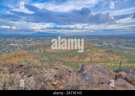 Vista sul canyon dall'alto a Tucson, Arizona Foto Stock