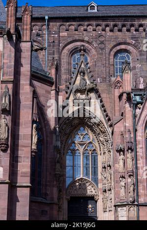 Gotico 14th ° secolo a sud portale, Cattedrale di San Pietro, Wormser Dom, Worms, Renania-Palatinato, Germania Foto Stock