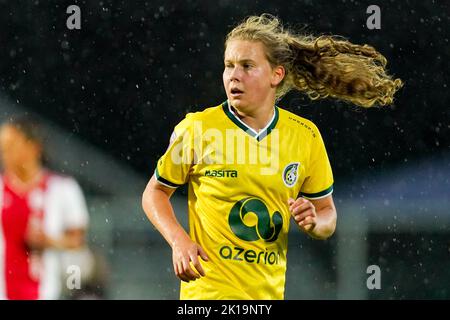 AMSTERDAM, PAESI BASSI - SETTEMBRE 16: Jarne Teulings of Fortuna Sittard guarda su durante la partita olandese di donne Eredivie tra AFC Ajax e Fortuna Sittard allo Sportpark De Toekomst il 16 settembre 2022 ad Amsterdam, Paesi Bassi (Foto di Joris Verwijst/Orange Pictures) Credit: Orange Pics BV/Alamy Live News Foto Stock