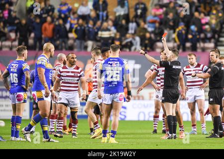 Wigan, UK.16th settembre 2022 - John Bateman dei guerrieri di Wigan ha mandato fuori. Rugby League Betfred Super League semi Final, Wigan Warriors vs Leeds Rhinos al DW Stadium, Wigan, UK Credit: Dean Williams/Alamy Live News Credit: Dean Williams/Alamy Live News Foto Stock