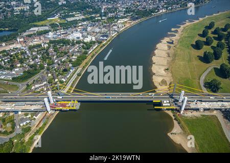 Luftbild, Baustelle mit Erweiterung der Autobahn A40 inklusive Ersatzneubau der Rheinbrücke Neuenkamp, Neuenkamp, Duisburg, Ruhrgebiet, Nordrhein-West Foto Stock