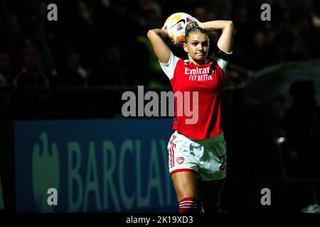 Londra, Regno Unito. 16th Set, 2022. Laura Wienroither (26 Arsenal) prende un tiro durante la partita di Barclays fa Womens Super League tra Arsenal e Brighton al Meadow Park di Londra, Inghilterra. (Liam Asman/SPP) Credit: SPP Sport Press Photo. /Alamy Live News Foto Stock