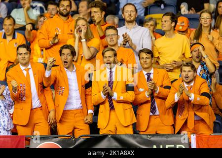 Glasgow, Regno Unito. 16th Set, 2022. GLASGOW, SCOZIA - 16 SETTEMBRE: Tifosi e sostenitori dei Paesi Bassi durante la Coppa Davis di Rakuten Group Stage 2022 Glasgow match tra Gran Bretagna e Paesi Bassi all'Emirates Arena il 16 settembre 2022 a Glasgow, Scozia. Credit: BSR Agency/Alamy Live News Foto Stock