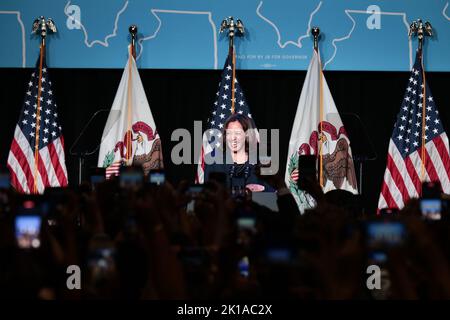 Chicago, Stati Uniti. 16th Set, 2022. Il Vice Presidente Kamala Harris partecipa a un evento politico con il Governatore JB Pritzker presso l'Università dell'Illinois, a Chicago, il, il 16 settembre 2022. (Foto di Mustafa Hussain/Sipa USA) Credit: Sipa USA/Alamy Live News Foto Stock