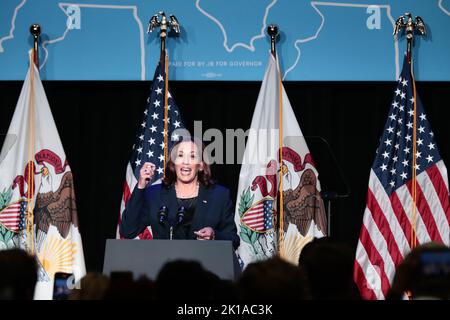 Chicago, Stati Uniti. 16th Set, 2022. Il Vice Presidente Kamala Harris partecipa a un evento politico con il Governatore JB Pritzker presso l'Università dell'Illinois, a Chicago, il, il 16 settembre 2022. (Foto di Mustafa Hussain/Sipa USA) Credit: Sipa USA/Alamy Live News Foto Stock