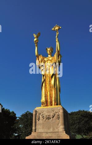 Chicago, Illinois, Stati Uniti. La statua della Repubblica nel Jackson Park di Chicago, una scultura in bronzo di Daniel Chester French. Foto Stock