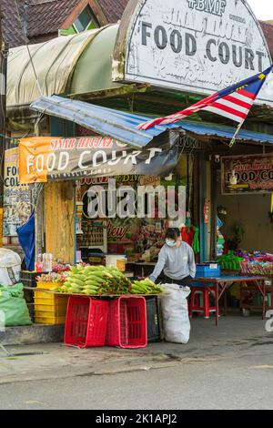 CAMERON HIGHLAND, MALESIA - 16 settembre 2022 piccolo negozio che vende ortaggi nel mercato locale in Kea Farm. Foto Stock