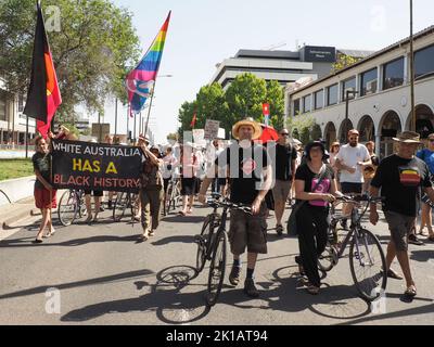 26 gennaio 2019, Australia, Canberra. Più di mille persone marciano dall'Ambasciata tenda a Canberra al Parlamento nell'annuale Invasion Day Rally. Foto Stock