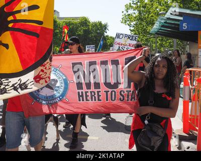 26 gennaio 2019, Australia, Canberra. Più di mille persone marciano dall'Ambasciata tenda a Canberra al Parlamento nell'annuale Invasion Day Rally. Foto Stock