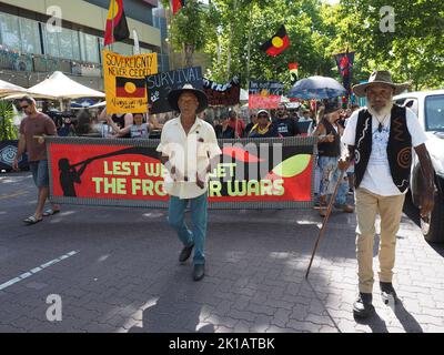 26 gennaio 2019, Australia, Canberra. Più di mille persone marciano dall'Ambasciata tenda a Canberra al Parlamento nell'annuale Invasion Day Rally. Foto Stock