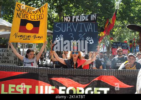 26 gennaio 2019, Australia, Canberra. Più di mille persone marciano dall'Ambasciata tenda a Canberra al Parlamento nell'annuale Invasion Day Rally. Foto Stock
