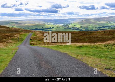 Strada verso Semer Water, nel Yorkshire Dales Foto Stock