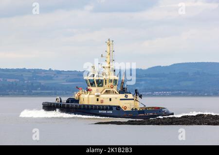 Tug Svitzer Avon in partenza per incontrare l'Asso Sanderling Foto Stock