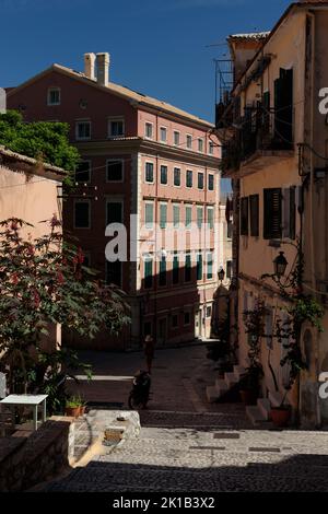 Edifici storici nella città vecchia di Corfù, capitale dell'isola di Corfù, Grecia Foto Stock