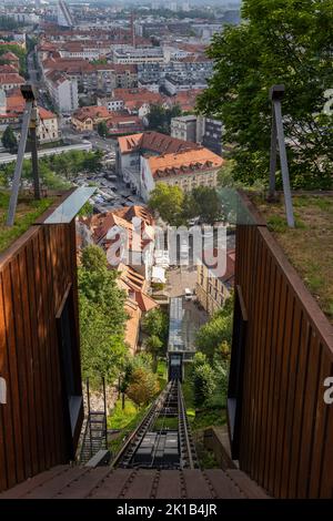 Funicolare di Lubiana che collega il Castello di Lubiana con il centro storico di Lubiana, Slovenia. Foto Stock