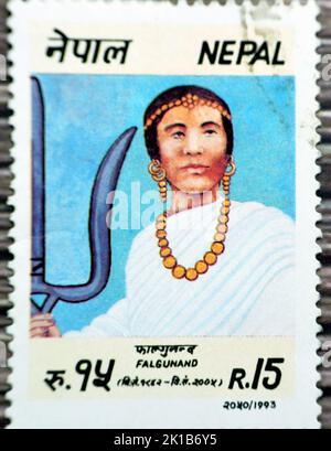 Cairo, Egitto, 15 2022 agosto: Un francobollo commemorativo su Kirat Mahaguru Phalgunanda Lingden, leader religioso del popolo Limbu del Nepal, circ Foto Stock