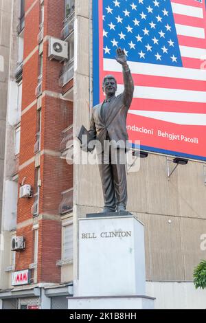 Pristina, Kosovo - 5 giugno 2022: Statua di Bill Clinton, ex presidente degli Stati Uniti d'America. Monumento di Bill Clinton a Pristina. Foto Stock