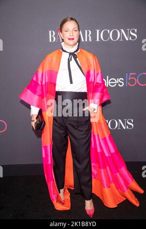 New York, Stati Uniti. 09th Set, 2022. Drew Barrymore partecipa al 2022 Harper's Bazaar ICONS & Bloomingdale's 150th Anniversary a New York City. Credit: SOPA Images Limited/Alamy Live News Foto Stock