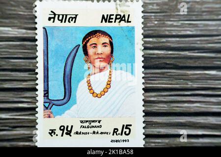 Cairo, Egitto, 15 2022 agosto: Un francobollo commemorativo su Kirat Mahaguru Phalgunanda Lingden, leader religioso del popolo Limbu del Nepal, circ Foto Stock