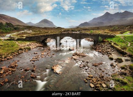 Scozia - Sligachan vecchio ponte sull'isola di Skye Foto Stock