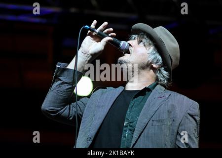 Parigi, Francia. 16th Set, 2022. Pete Doherty e Fred lo si esibiscono al Festival Paris Paradis 2022 al Parc De la Villette di Parigi, in Francia, il 16 settembre 2022. Photo by Lionel Urman/ABACAPRESS.COM Credit: Abaca Press/Alamy Live News Foto Stock