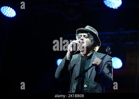 Parigi, Francia. 16th Set, 2022. Pete Doherty e Fred lo si esibiscono al Festival Paris Paradis 2022 al Parc De la Villette di Parigi, in Francia, il 16 settembre 2022. Photo by Lionel Urman/ABACAPRESS.COM Credit: Abaca Press/Alamy Live News Foto Stock