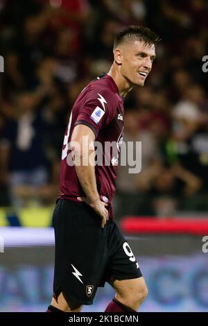 L'attaccante polacco di Salernitana Krzysztof Piatek durante la Serie Una partita di calcio tra Salernitana e Lecce allo Stadio Arechi di Salerno, nel sud Italia, il 16 settembre 2021. Foto Stock