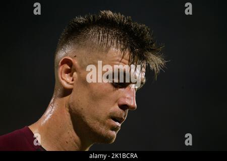 L'attaccante polacco di Salernitana Krzysztof Piatek guarda durante la Serie Una partita di calcio tra Salernitana e Lecce allo Stadio Arechi di Salerno, nel sud Italia, il 16 settembre 2021. Foto Stock