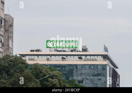 Podgorica, Montenegro - 4 giugno 2022: Logo di CKB Banka in Montenegro. Foto Stock