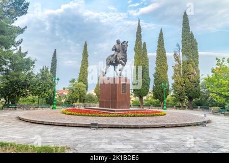 Podgorica, Montenegro - 4 giugno 2022: Monumento equestre di Re Nikola i Petrovic - Njegos. Foto Stock